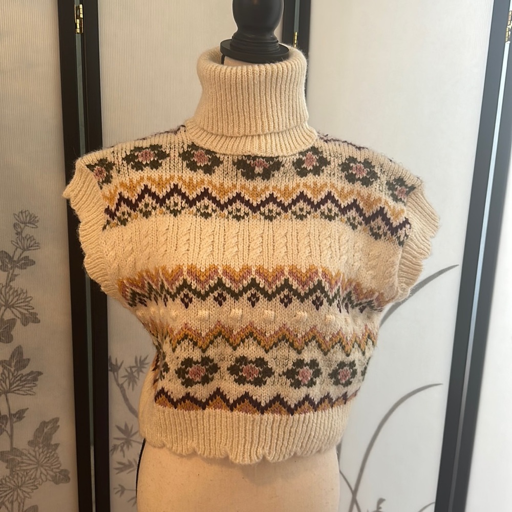 Zara NWT Floral Turtleneck Short Sleeved Sweater, Large